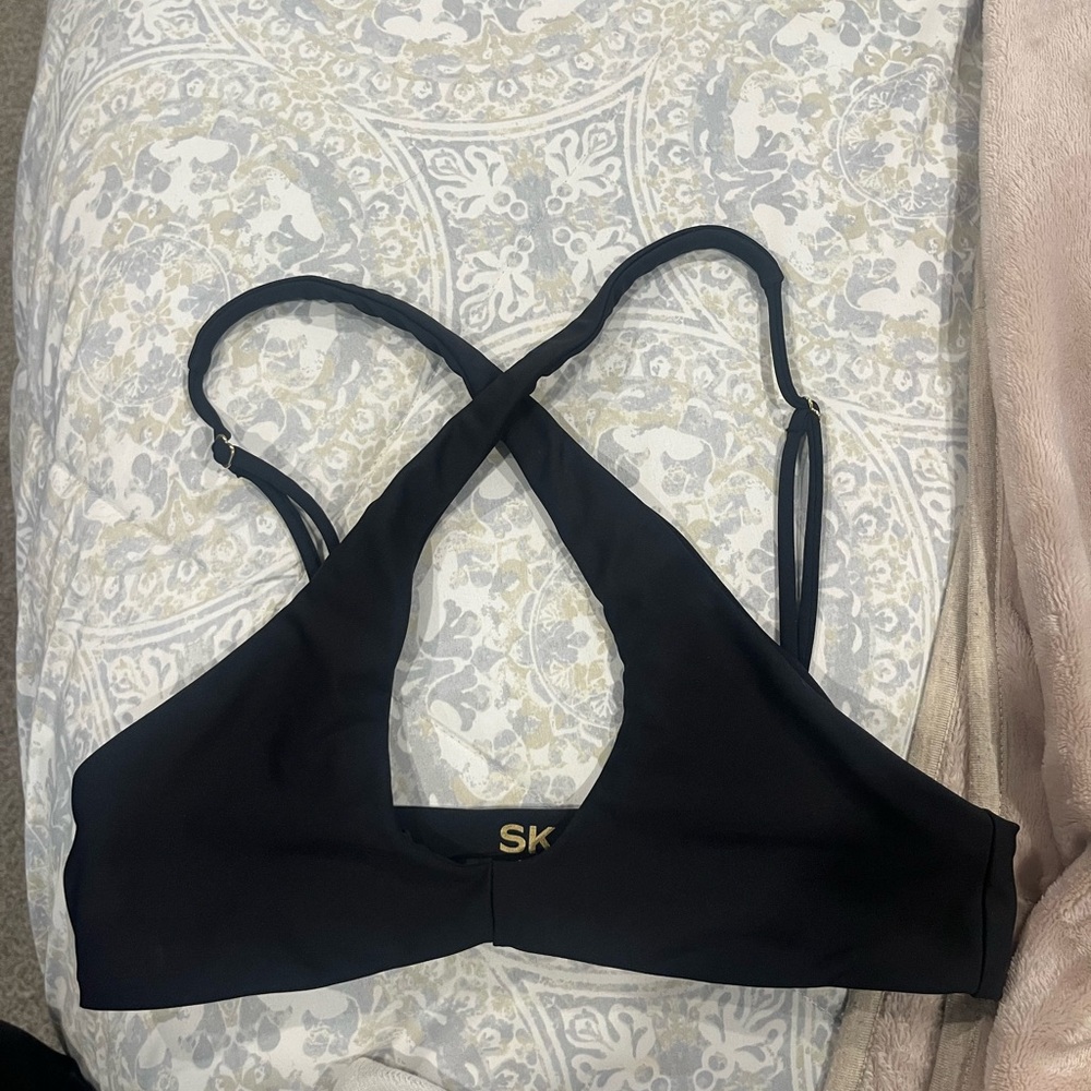 Skatie Swim Jasmine Top in black size small